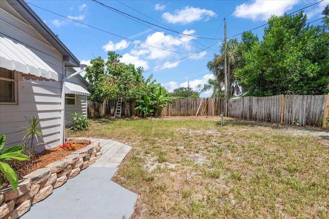 view of yard featuring a fenced backyard