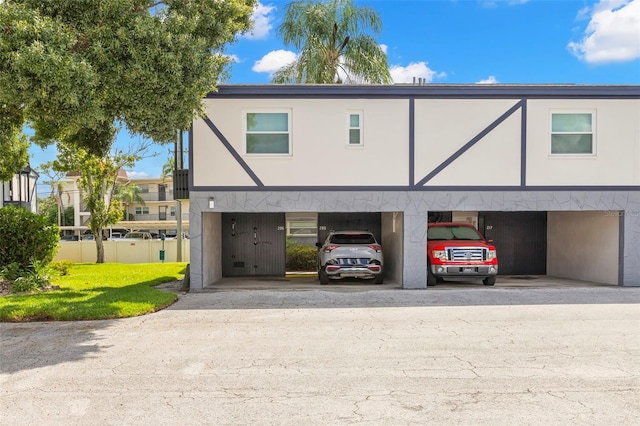 view of front facade featuring a carport