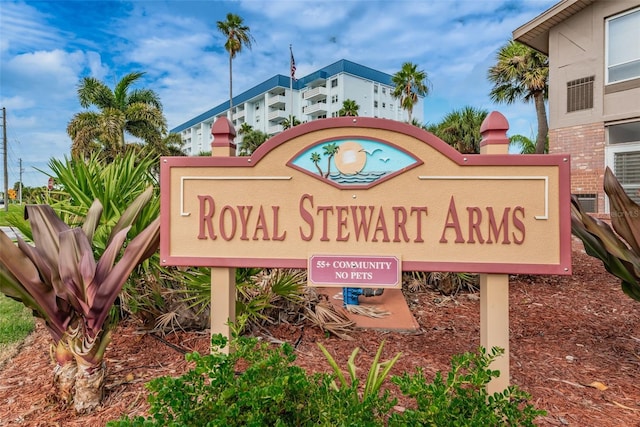 view of community / neighborhood sign