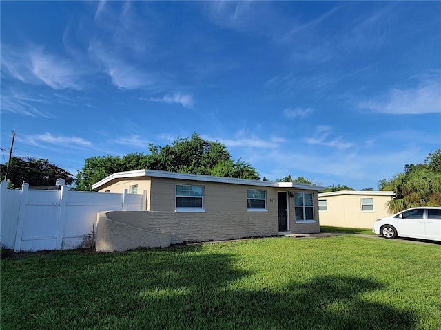 manufactured / mobile home featuring a front yard and fence