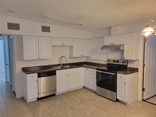 kitchen with under cabinet range hood, stainless steel appliances, a sink, visible vents, and white cabinets