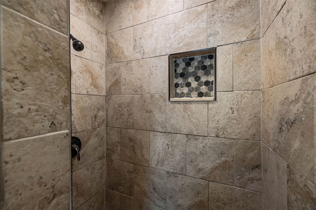 room details featuring a tile shower