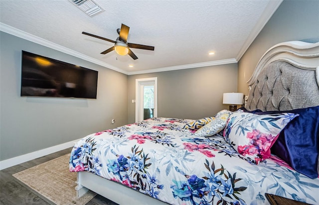 bedroom with crown molding, a textured ceiling, hardwood / wood-style floors, and ceiling fan