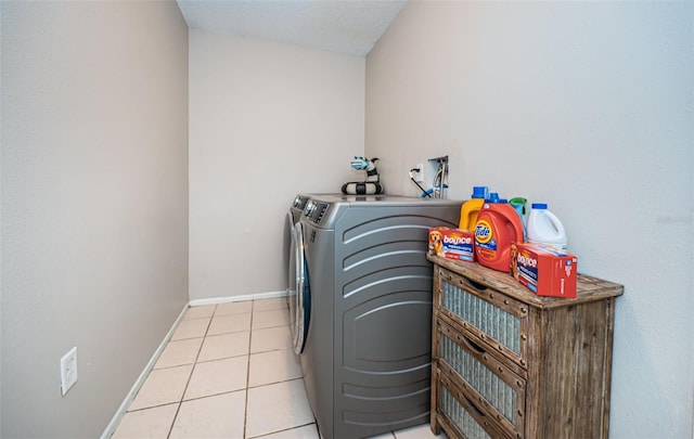 laundry room featuring light tile patterned floors and washing machine and clothes dryer