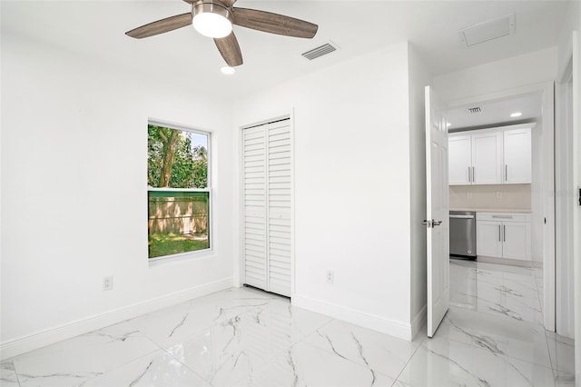 unfurnished bedroom with ceiling fan and a closet