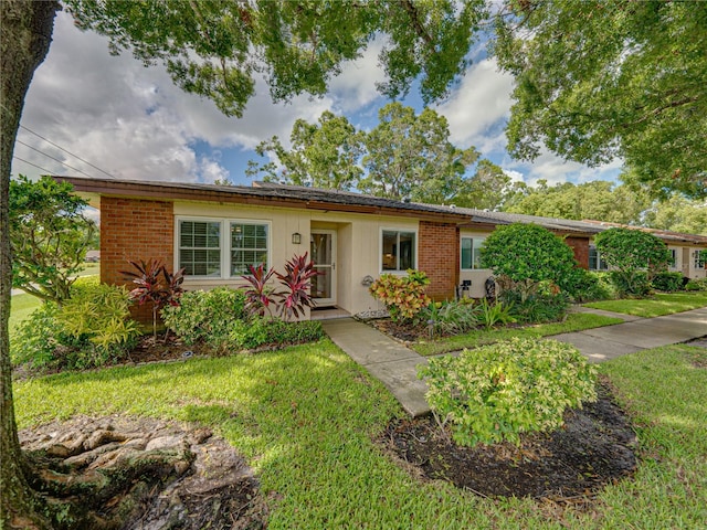 ranch-style home featuring a front yard