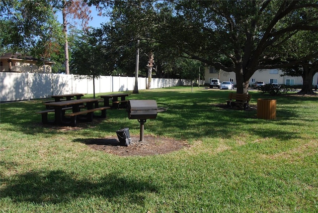 view of property's community featuring a yard