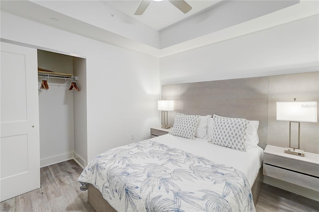 bedroom featuring light hardwood / wood-style flooring, ceiling fan, and a closet