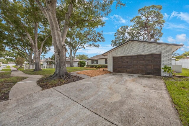 view of front of home featuring a front yard