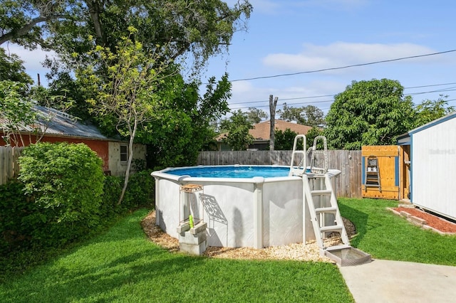 view of pool featuring a lawn