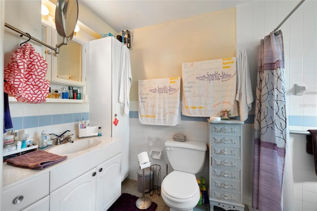 bathroom featuring vanity, toilet, a shower with shower curtain, and tile walls