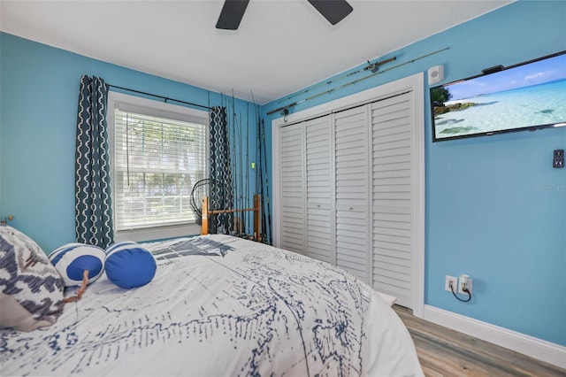 bedroom with a ceiling fan, a closet, baseboards, and wood finished floors