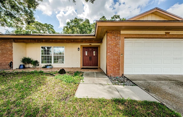 2208 Citrus Valley Cir, Palm Harbor, FL 34683 - ranch-style house featuring stucco siding, an attached garage, and brick siding