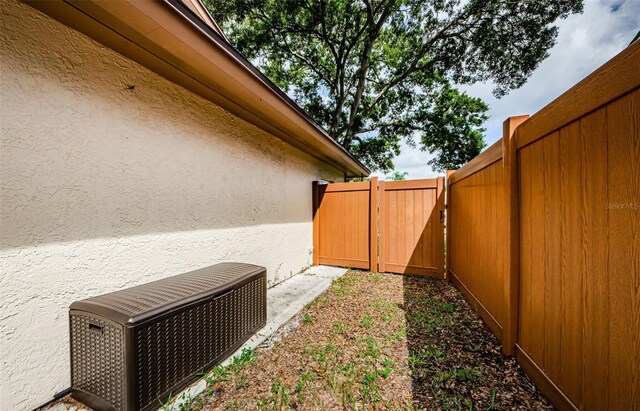 2208 Citrus Valley Cir, Palm Harbor, FL 34683 - view of yard with fence