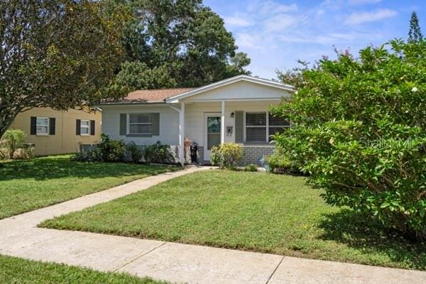 view of front of house with a front lawn