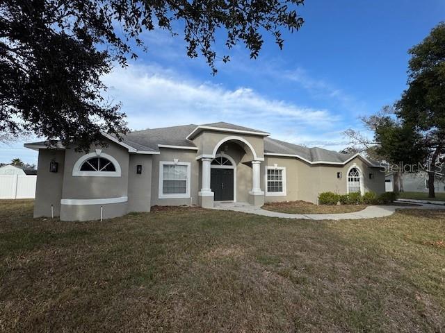 single story home with a front yard