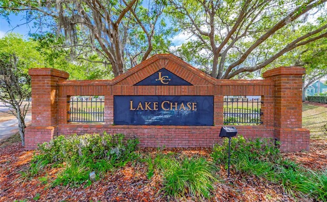 view of community / neighborhood sign