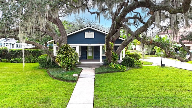 view of front facade featuring a front yard