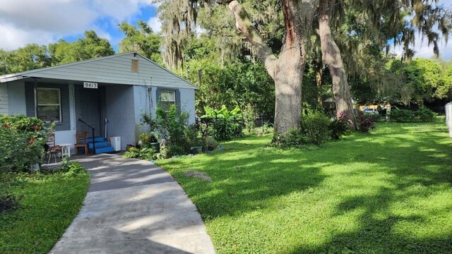 view of front of property with a front yard