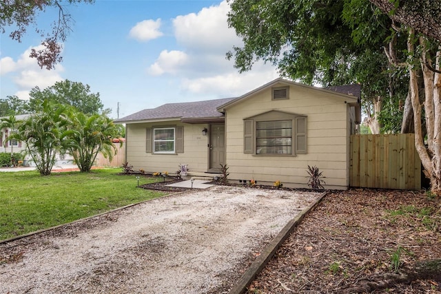 view of front of home featuring a front lawn