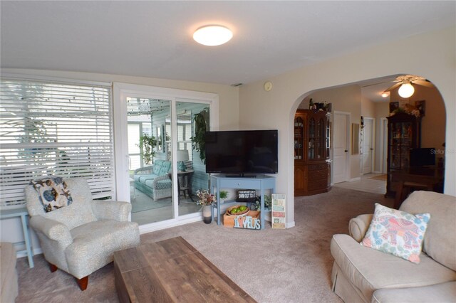 carpeted living room featuring ceiling fan