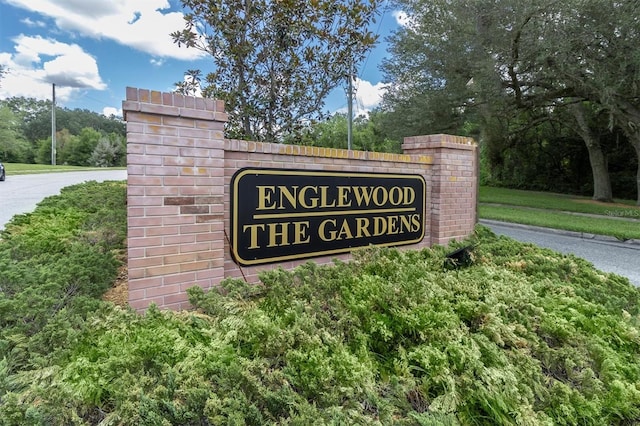 view of community / neighborhood sign