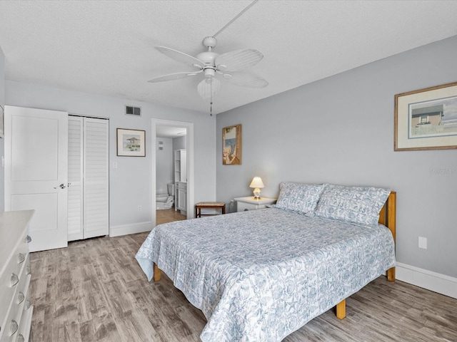 bedroom with a closet, a textured ceiling, ceiling fan, and light hardwood / wood-style floors