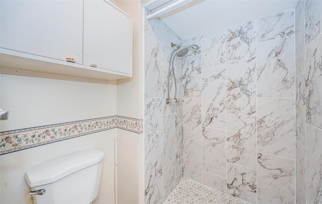 bathroom with toilet and tiled shower