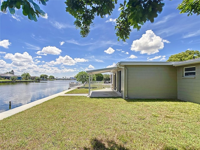 view of yard featuring a water view