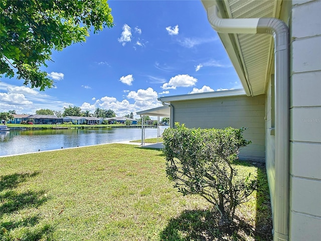 view of yard featuring a water view