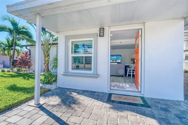 view of exterior entry featuring stucco siding