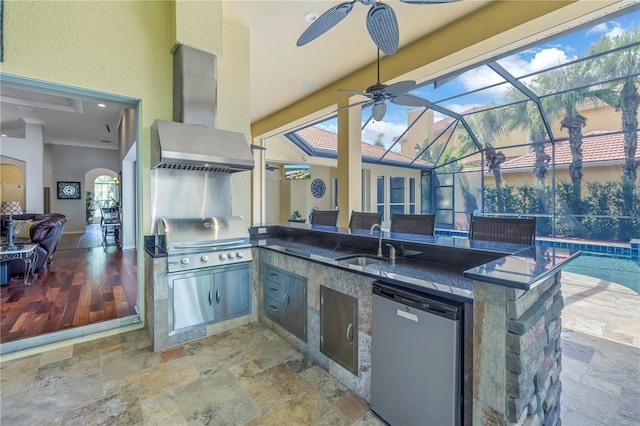 view of patio / terrace featuring a lanai, sink, area for grilling, an outdoor kitchen, and ceiling fan