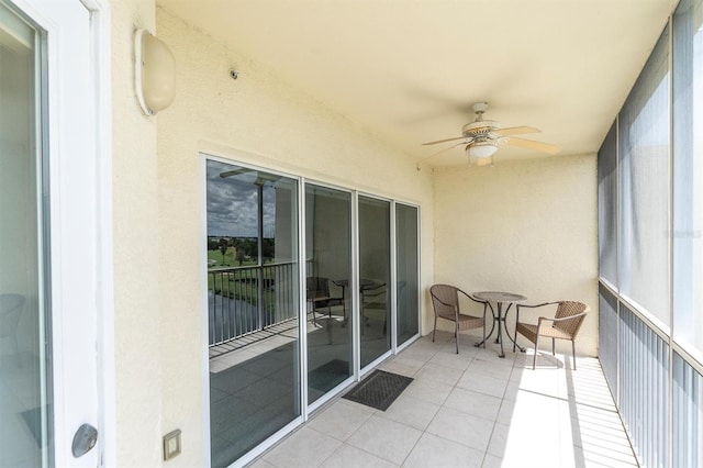 sunroom / solarium featuring ceiling fan