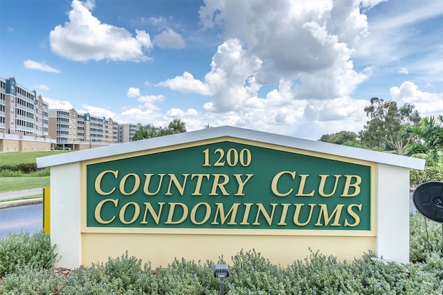 view of community / neighborhood sign