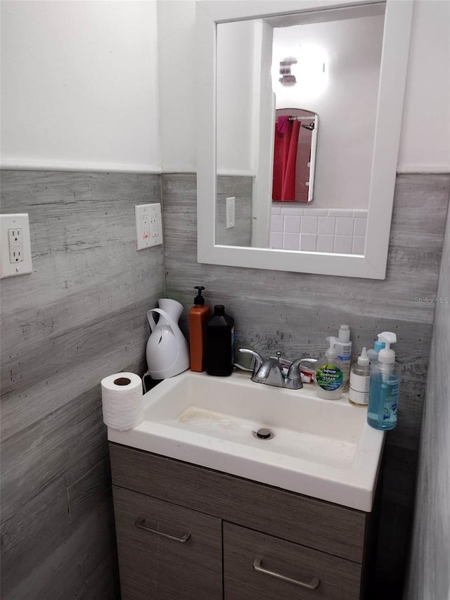 bathroom with backsplash and vanity