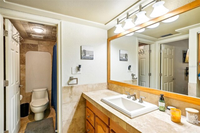 full bath featuring tile walls, visible vents, a shower with shower curtain, toilet, and vanity