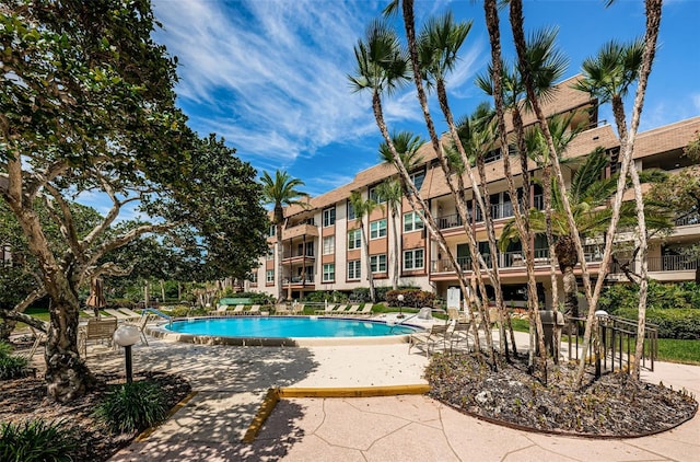 view of swimming pool featuring a patio