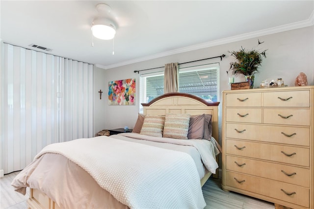 bedroom with crown molding and ceiling fan