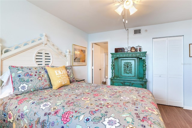 bedroom with a closet, ceiling fan, and hardwood / wood-style floors