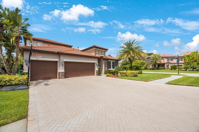 view of front facade featuring a front yard and a garage