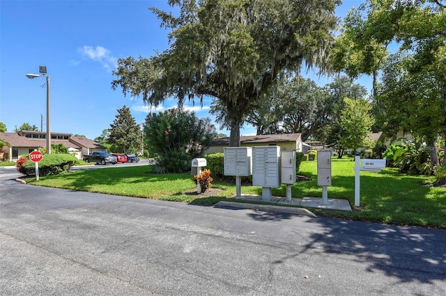 view of front of house featuring a front yard