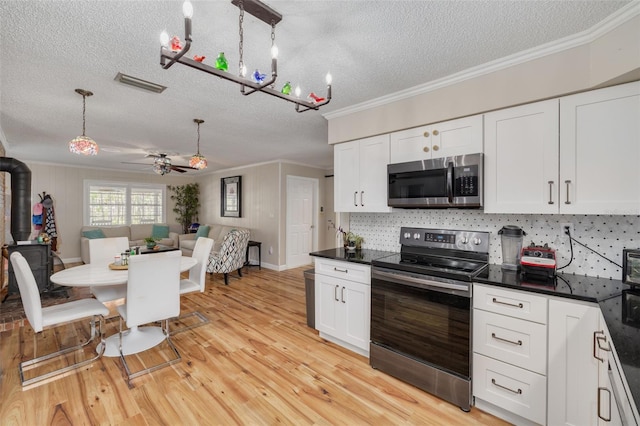 kitchen featuring stainless steel appliances, light wood-type flooring, ceiling fan, and white cabinets