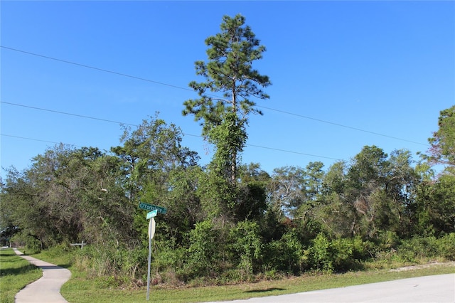 Listing photo 2 for 3145 Yorkshire Dr, Deltona FL 32738