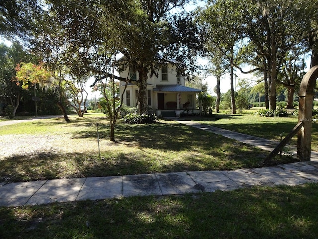 view of front facade with a front yard and covered porch