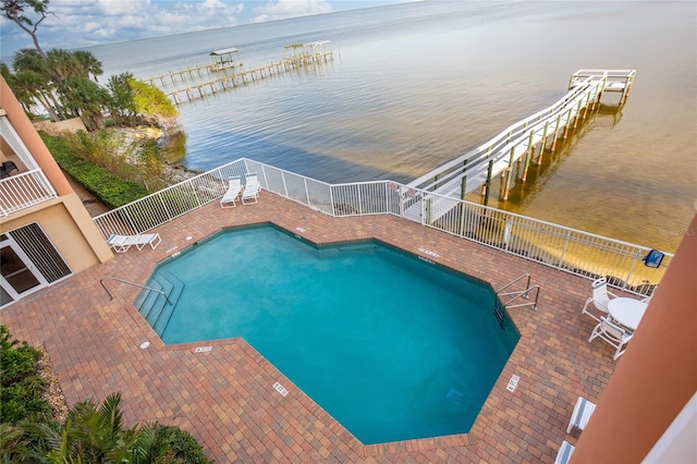 view of swimming pool featuring a water view