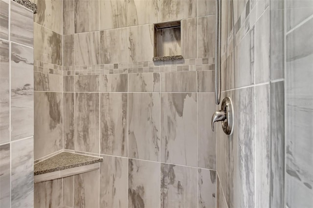 room details featuring a tile shower