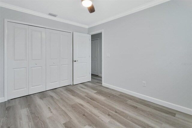 unfurnished bedroom featuring light hardwood / wood-style flooring, a closet, ceiling fan, and ornamental molding