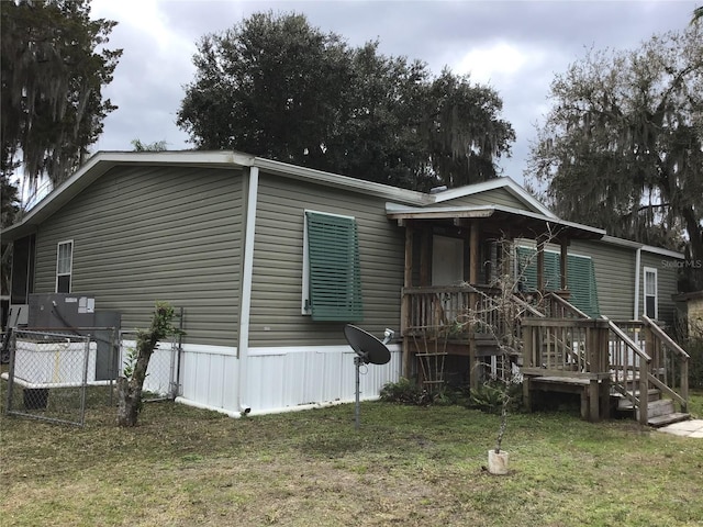 view of front of home with a front yard