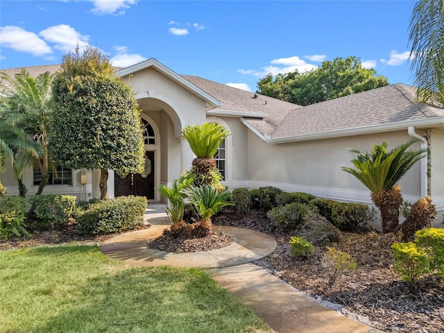 view of front of property with a front yard