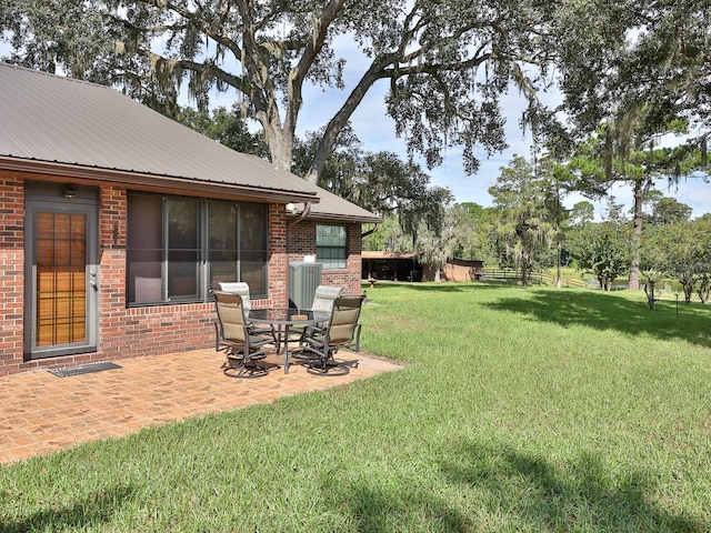 view of yard featuring a patio